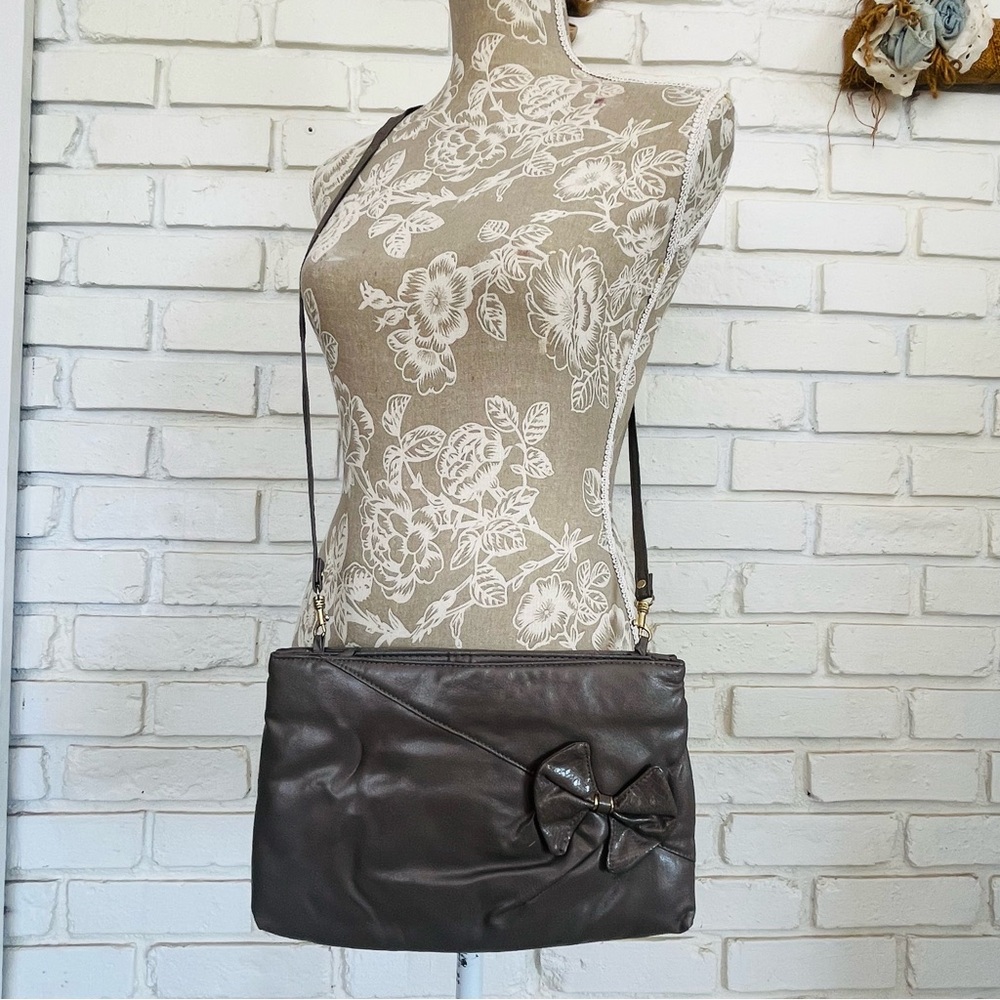 1980’s Elegant Gray Bow Clutch or Crossbody